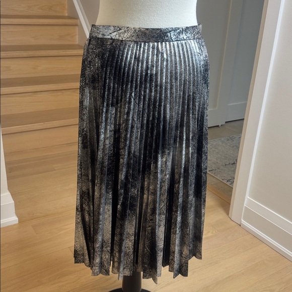 Cupio Metallic Pleated Midi Skirt – Silver & Black – Size M – NWT - Picture 3 of 5